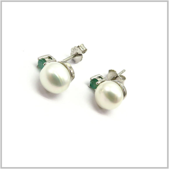 AN8.157 Freshwater Pearl Emerald Stud Earrings Sterling Silver