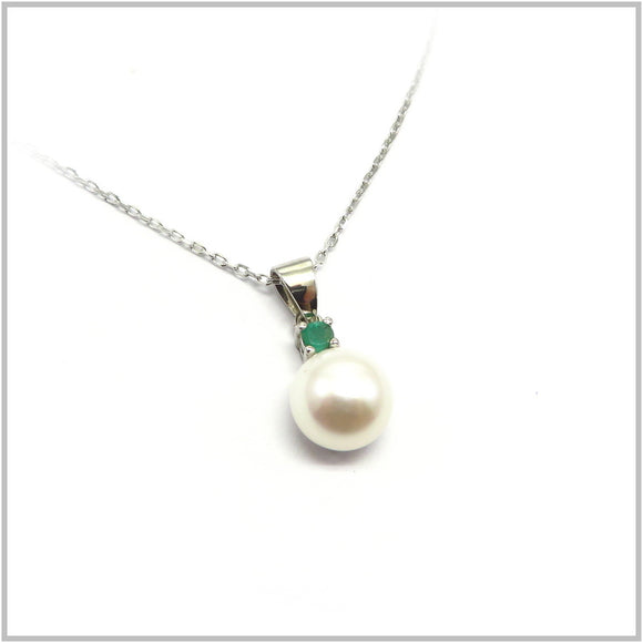 AN8.158 Freshwater Pearl Emerald Pendant Sterling Silver