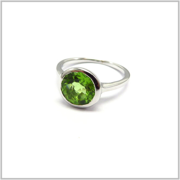 AN8.54 Peridot Ring Sterling Silver