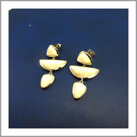 LG21.56 White Onyx Silver Earrings
